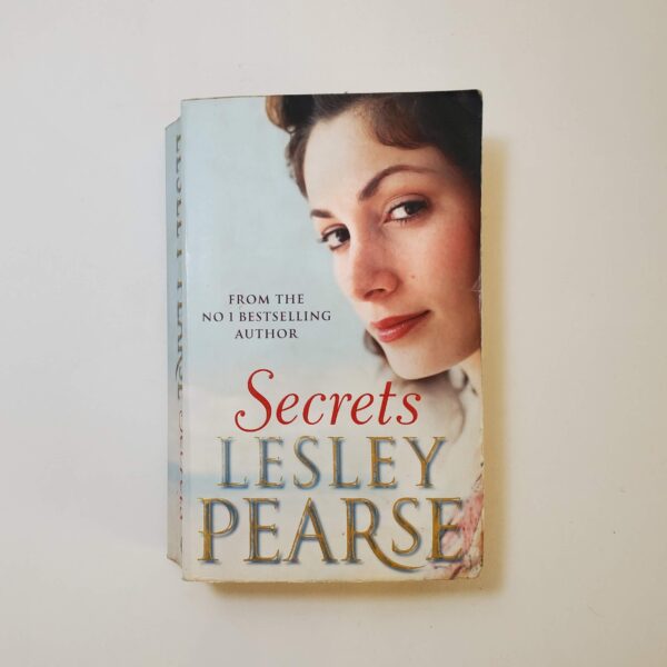 Secrets by Lesley Pearse (Paperback)